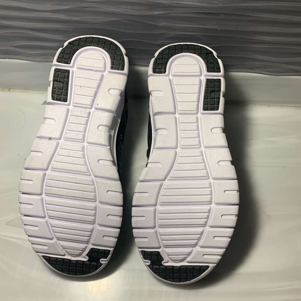 LA Gear Live active Brody Tennis Shoes NEW Size Child’s 1 Black/White VERY RARE - Picture 7 of 8
